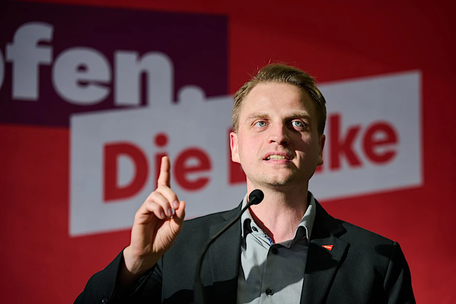 Maximilian Schirmer (Die Linke), Landesvorsitzender spricht auf dem Parteitag in Berlin Friedrichshain.