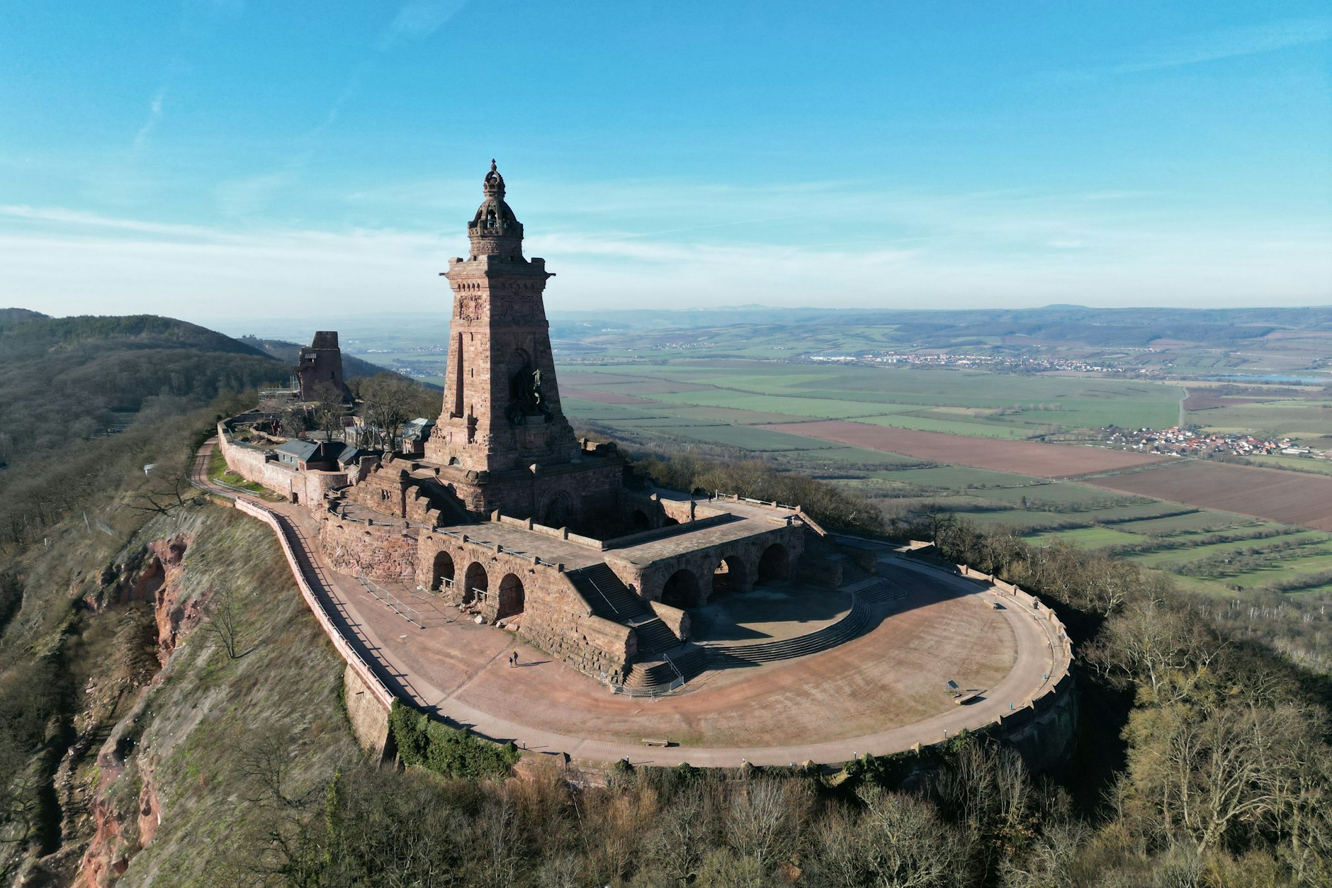Das Kyffhäuser-Denkmal an der Grenze von Sachsen-Anhalt zu Thüringen wurde zu Ehren von Kaiser Barbarossa errichtet. Solche Orte möchte die AfD mit einem sogenannten Stolz-Pass feiern.