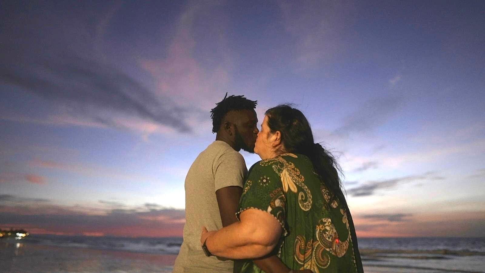 Sam und Silvia wollen zusammen in Gambia leben.
