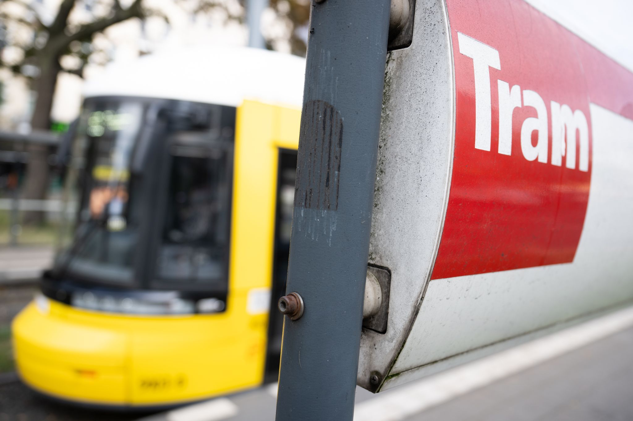 Heftiger Crash auf der Treskowallee: Tram entgleist – vier Verletzte