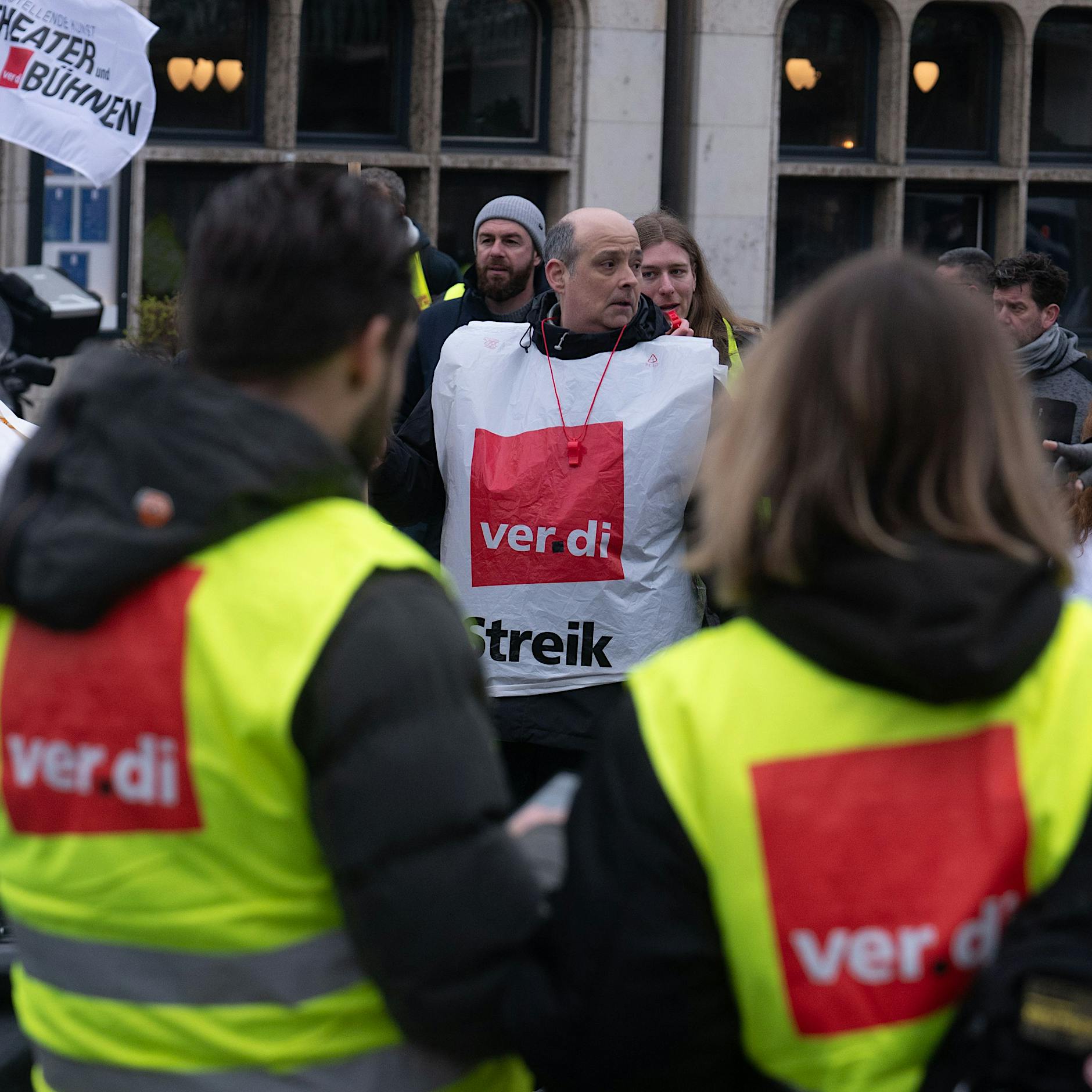 Prüfungsphase in Berlin: Gewerkschaft GEW ruft ab Dienstag zu Warnstreik an Schulen auf