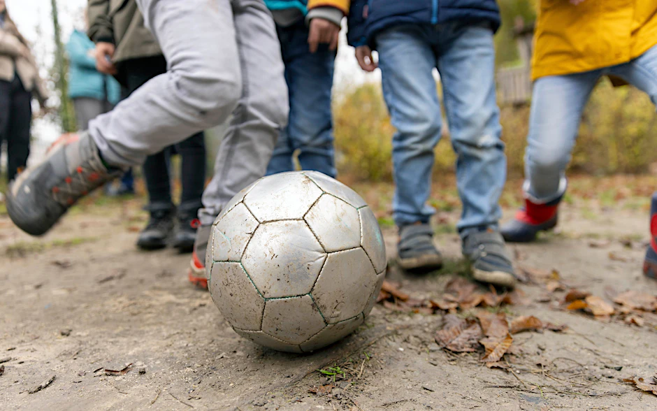 In Mitte wird der Bolzplatz im Carl-von-Ossietzky-Park mithilfe der Unterstützung durch die Fußball-Bundesliga neu gestaltet.