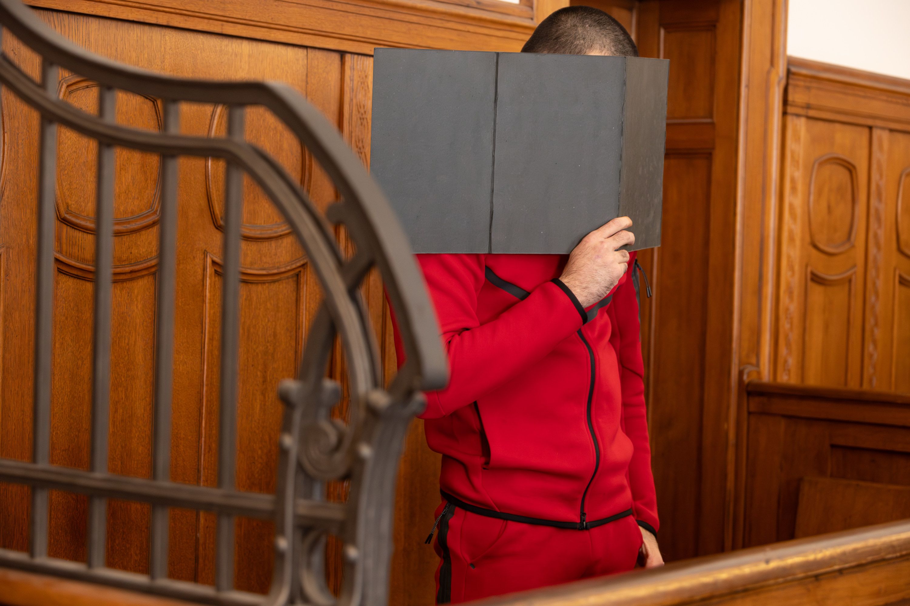 Blutige Messer-Gewalt unter Jungdealern – Prozess gegen 19-Jährigen beginnt