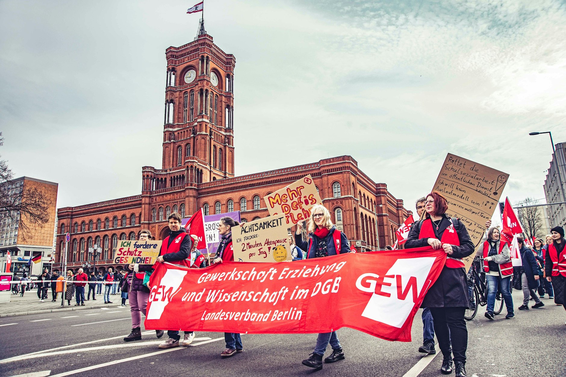Streikende Lehrer vor dem Roten Rathaus (2023): Auch bei dem aktuellen Warnstreik sind Demonstrationen geplant.