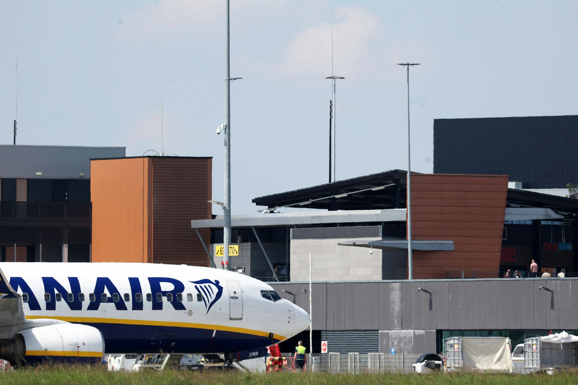 Ein Ryanair-Flugzeug: Auf dem Flughafen Brüssel-Charleroi ist es zu einer Bombendrohung in einem Flugzeug gekommen.
