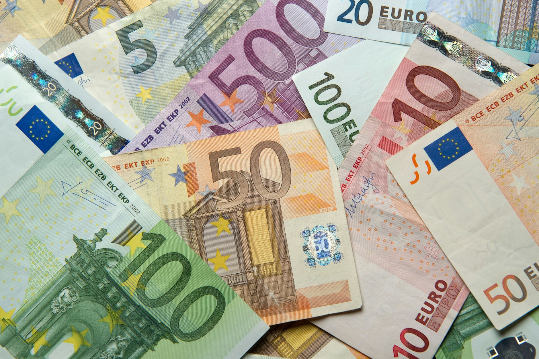 Online-Banken zahlen Sparern die besten Zinsen. Ein Tagesgeld- oder Festgeldkonto lässt sich leicht im Internet eröffnen.