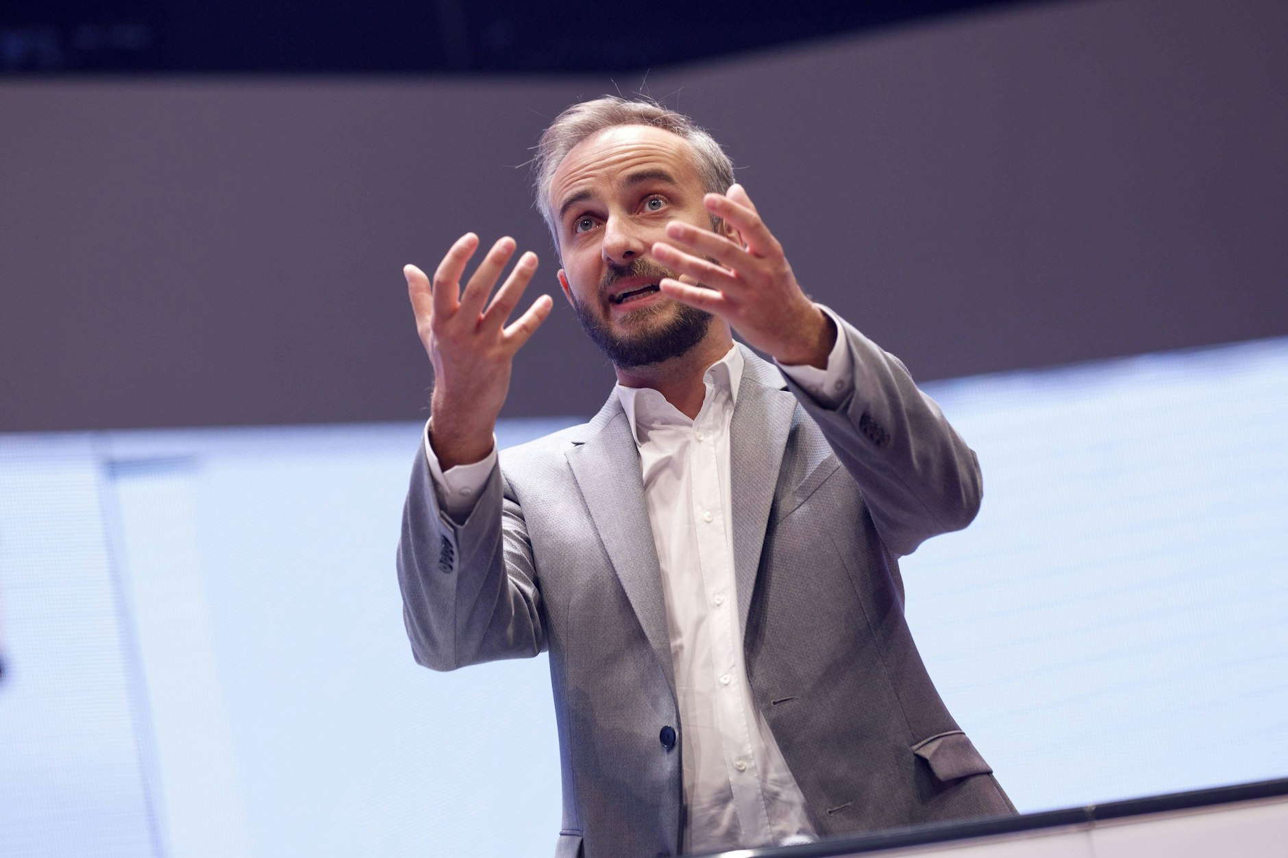 Jan Böhmermann enthüllte in seiner Sendung den rechten YouTuber „Clownswelt“.