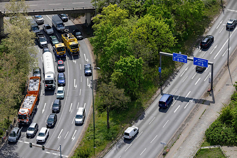 Der Lkw-Verkehr auf der A100 in Richtung Norden wird weiter eingeschränkt.