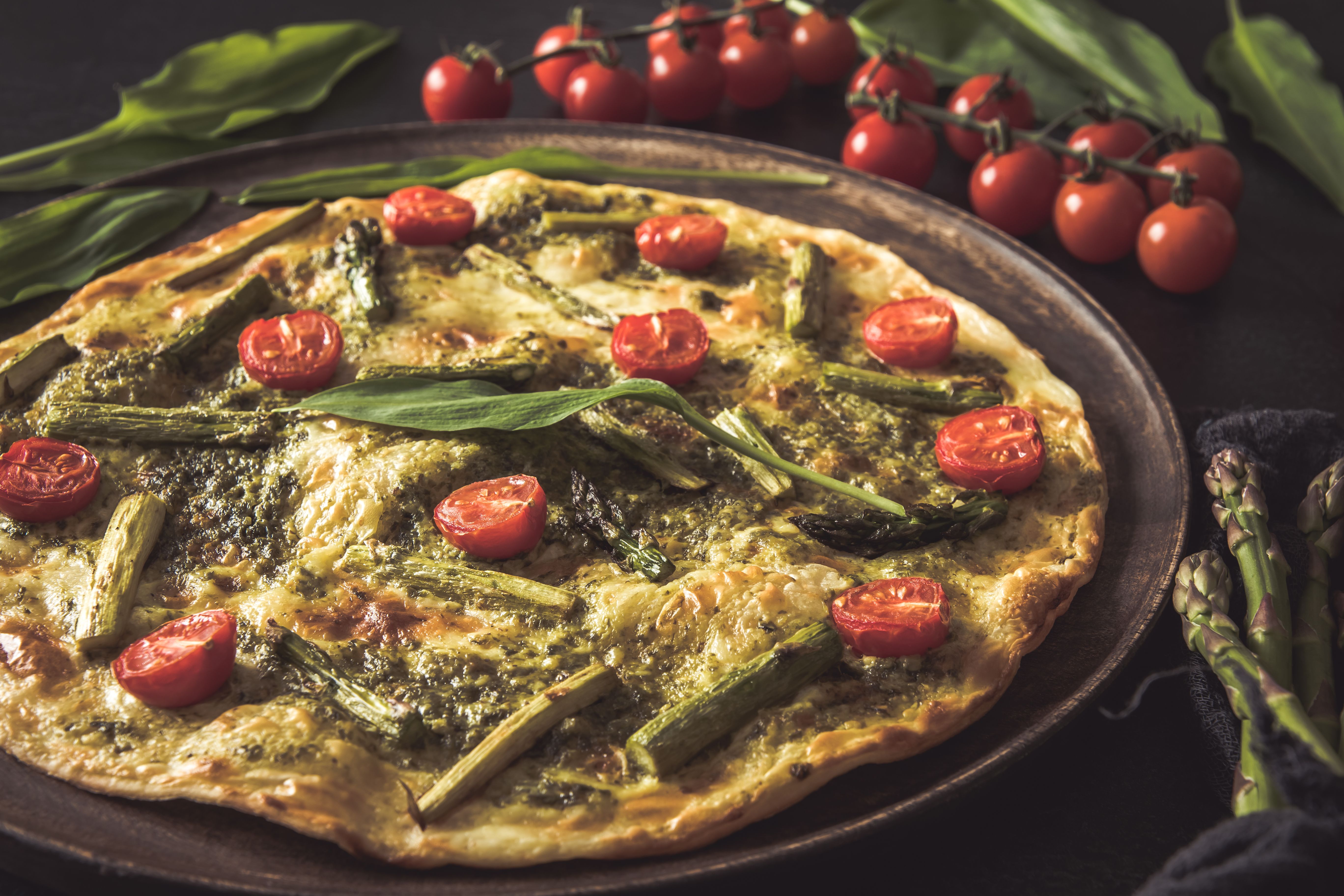 Hildes lässiges Schnell-Abendbrot: Fake-Flammkuchen mit Spargel