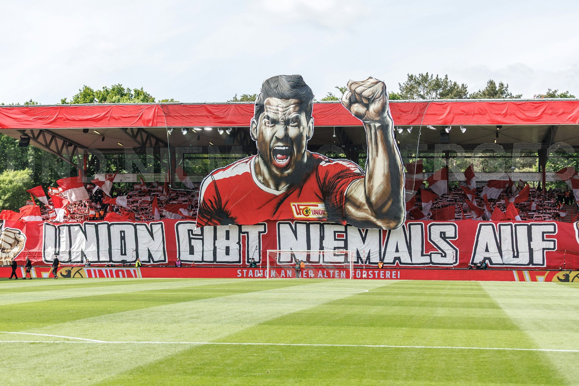 Die Fans des 1. FC Union stimmten die Spieler vorm Heidenheimspiel mit dieser Choreo ein.