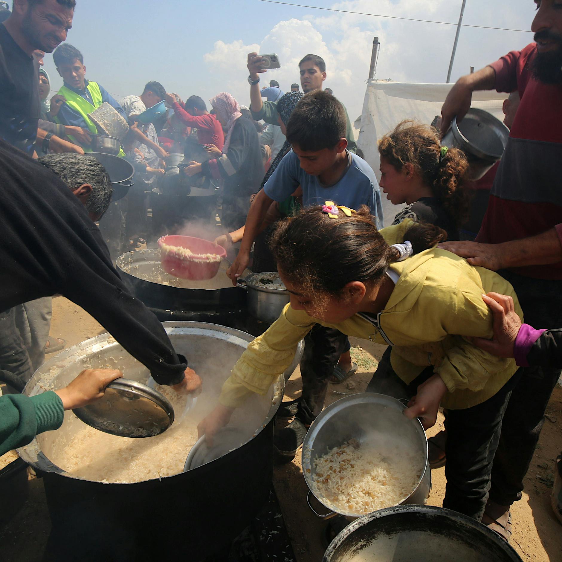 Israelische Offiziere geben laut Bericht zu: Gazastreifen ist am Rande des „Hungertods“