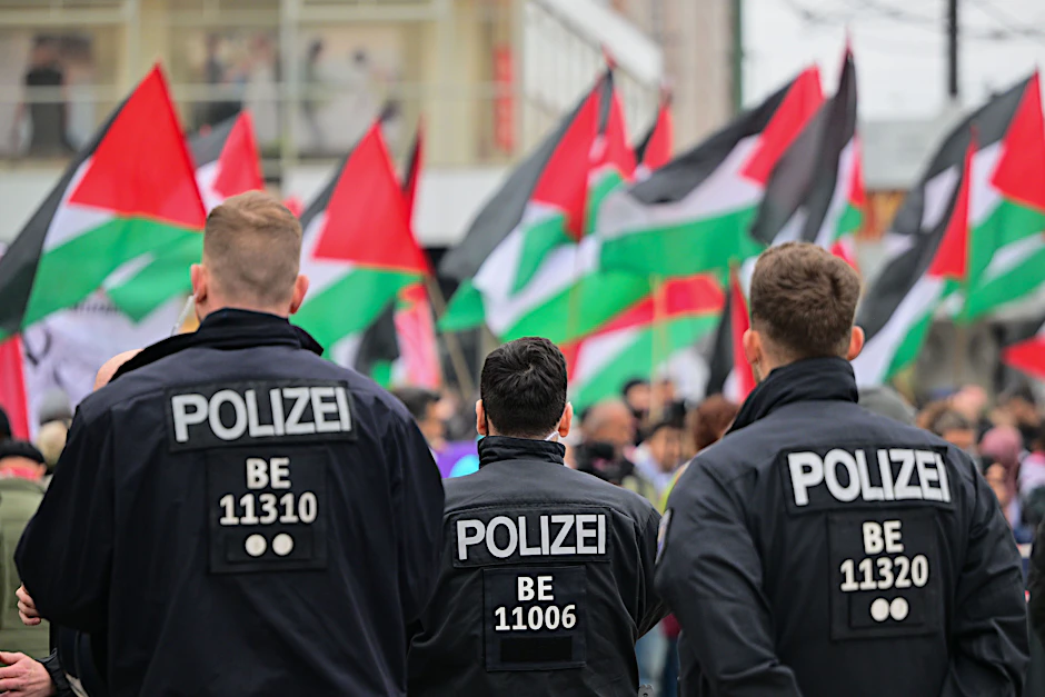 Polizisten bei einer propalästinensischen Demo vor einigen Wochen in Berlin.