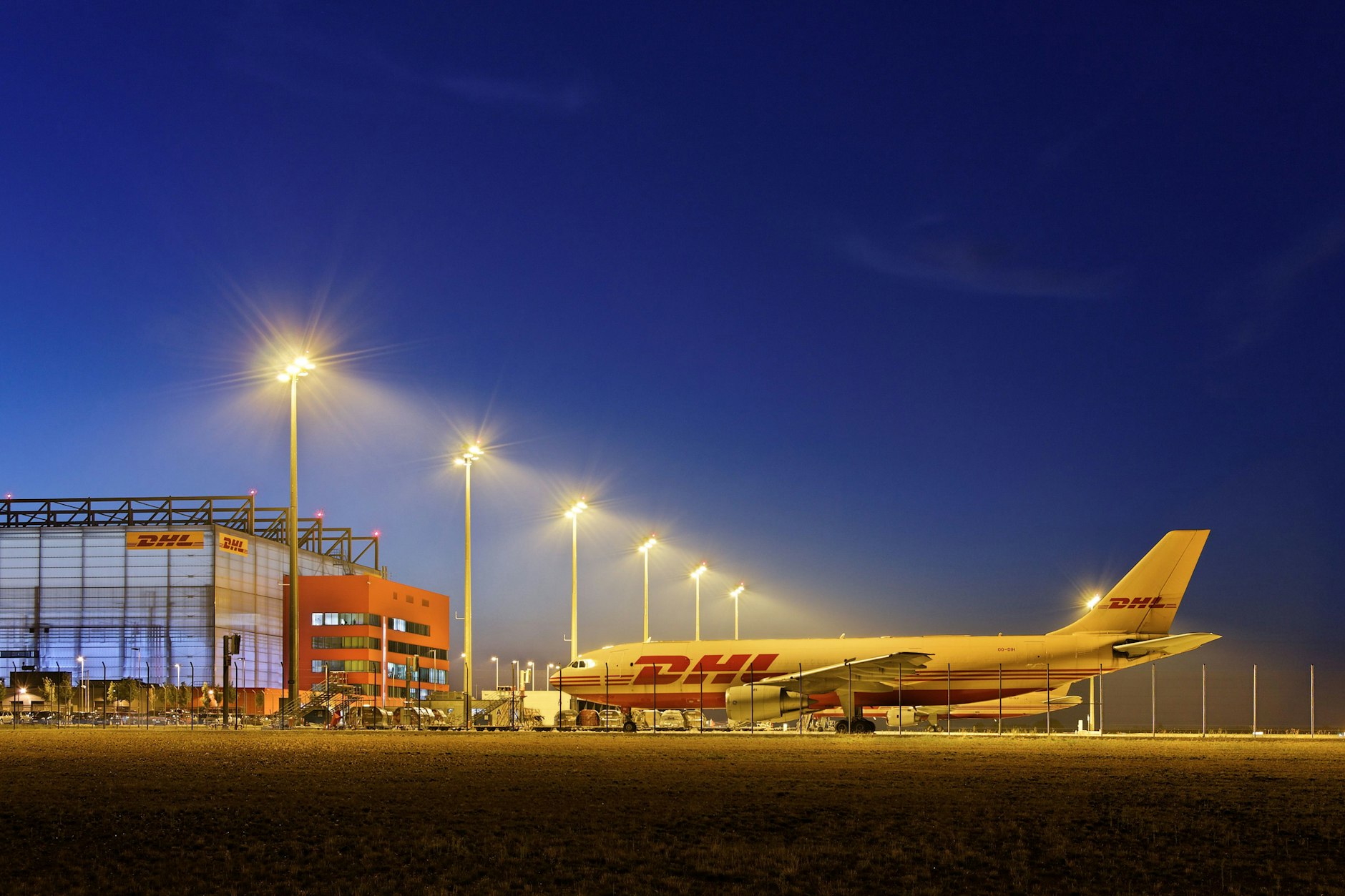 Im Sommer 2024 explodierte ein Paket am Flughafen Leipzig. Jetzt wurden mutmaßliche russische Agenten geschnappt, die solche Anschläge in Deutschland geplant haben sollen.