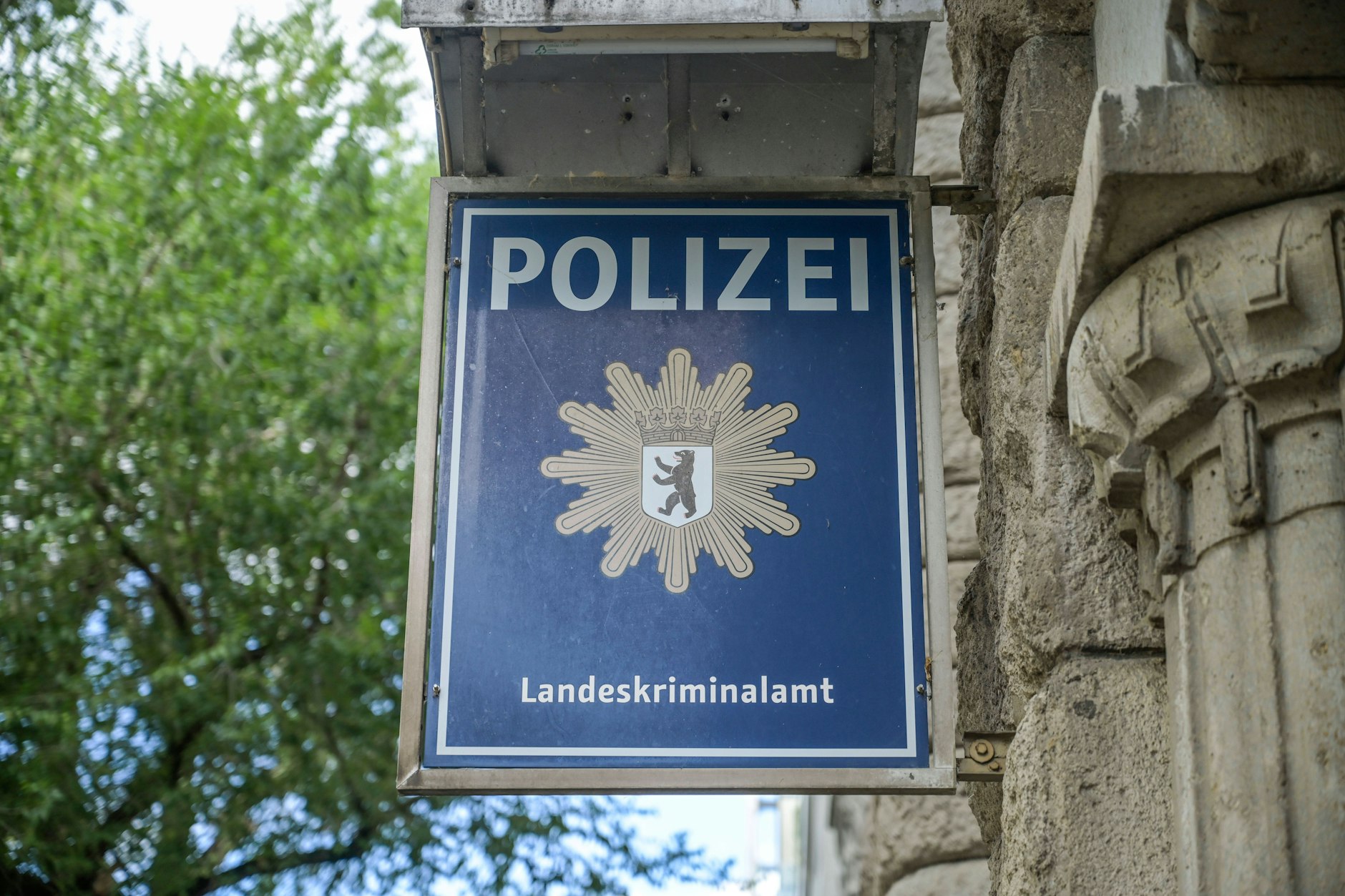 Beim LKA Berlin steht ein Polizist unter Verdacht, Geld gestohlen zu haben. 