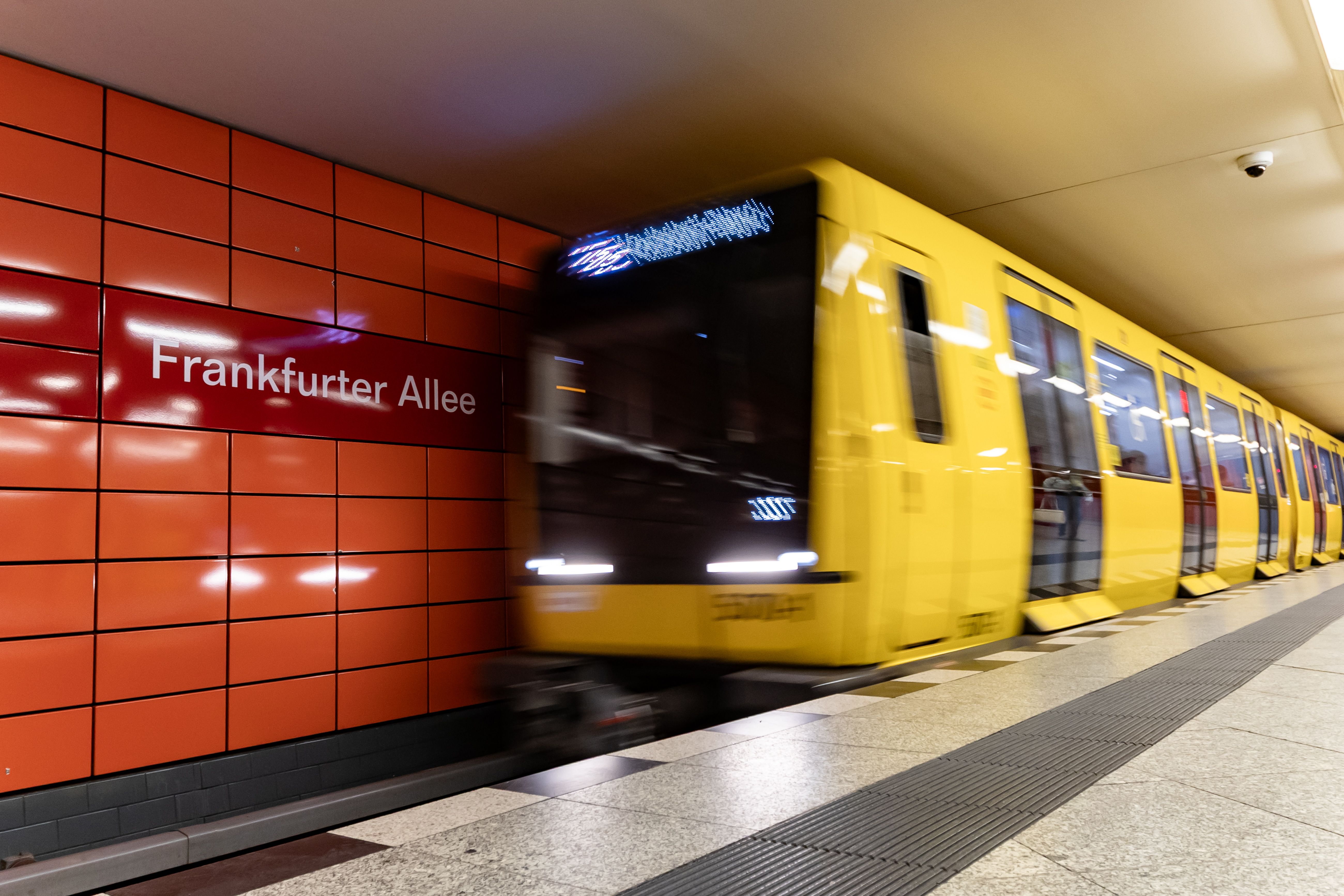 BVG baut auf der U-Bahn-Linie U5: Das kommt bald auf die Fahrgäste im Osten von Berlin zu