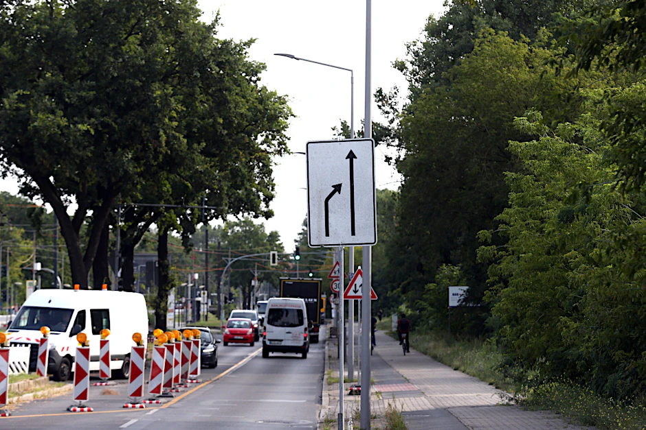 Auf der Treskowallee, die die Bezirke Treptow-Köpenick und Lichtenberg verbindet, wird seit Jahren gebaut.