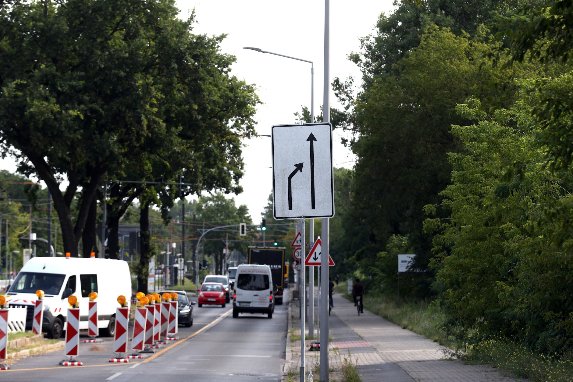 Auf der Treskowallee, die die Bezirke Treptow-Köpenick und Lichtenberg verbindet, wird seit Jahren gebaut.