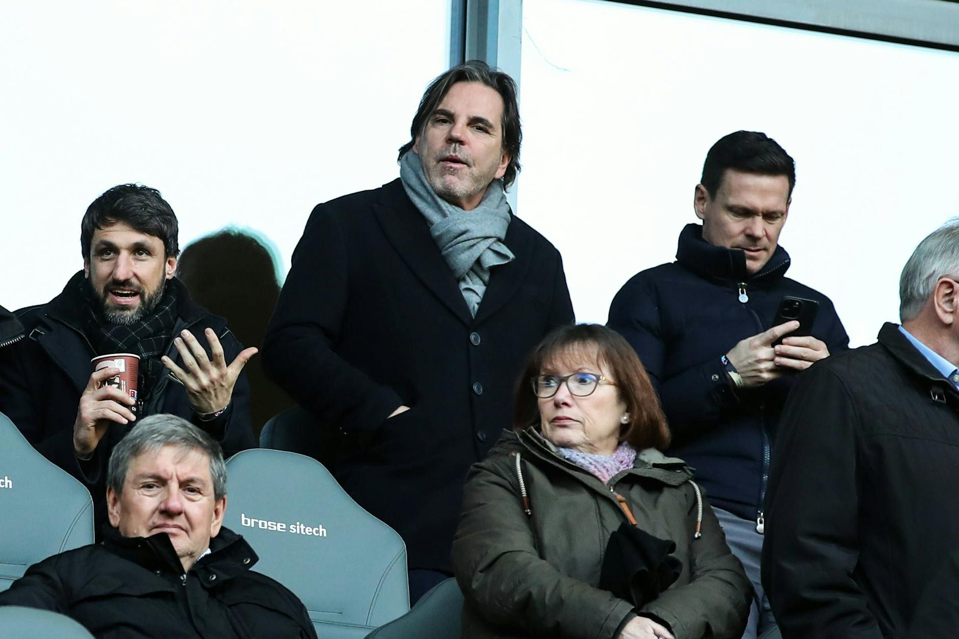 Volker Struth (M.) eröffnet mit seiner Berateragentur Sports360 in Köln einen eigenen Campus.