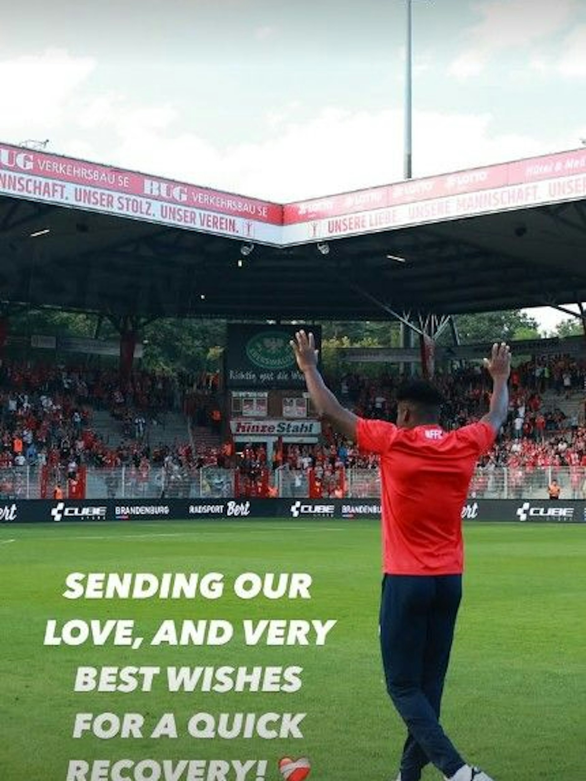 Auch der 1. FC Union schickt Genesungswünsche an Taiwo Awoniyi, der nach einer Not-OP im künstlichen Koma liegt.