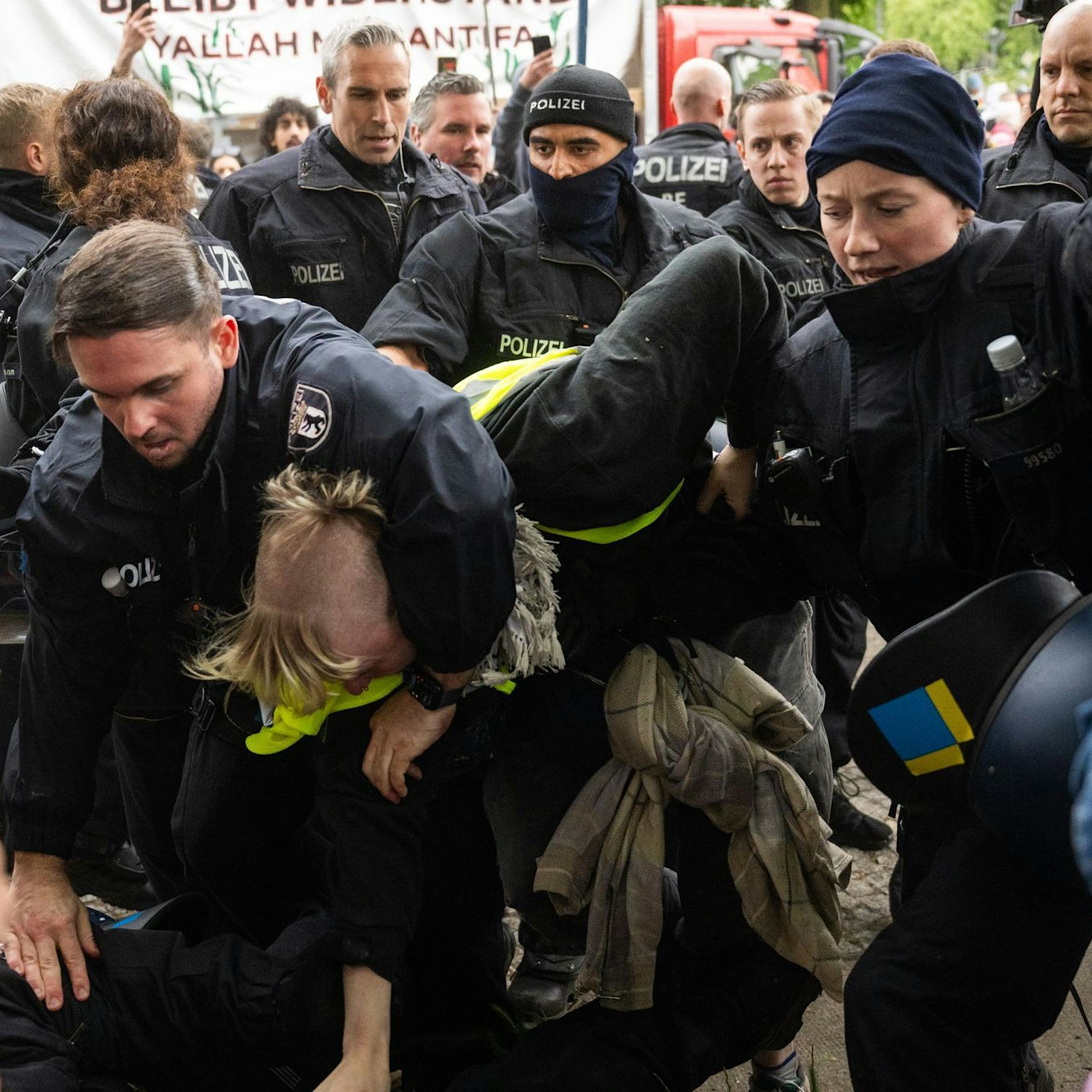 Polizei-Alltag brutal: Wenn der Streifenwagen zur Kampfzone wird