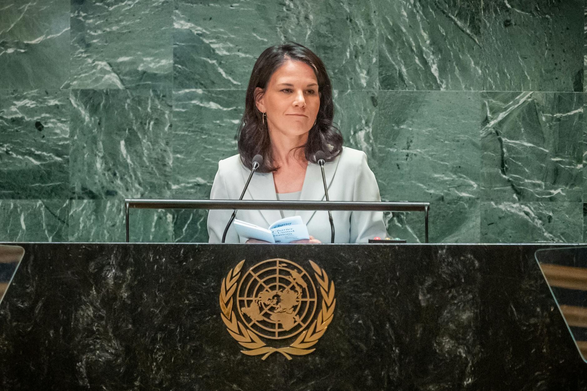 USA, New York: Annalena Baerbock (Bündnis90/Die Grünen), Außenministerin, spricht bei der 79. Generaldebatte der UN-Vollversammlung.