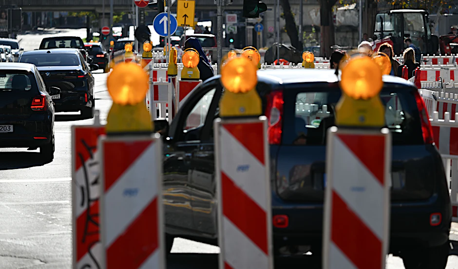 Wegen Bauarbeiten könnte es auf der Bitterfelder Straße in Marzahn-Hellersdorf zu Einschränkungen im Verkehr kommen.
