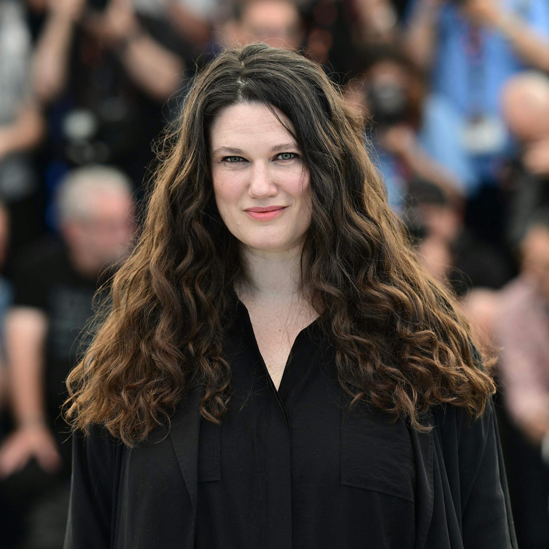 Image - Filmwunder Mascha Schilinski: Wie die ostdeutsche Provinz in In die Sonne schauen an der Croisette gefeiert wird