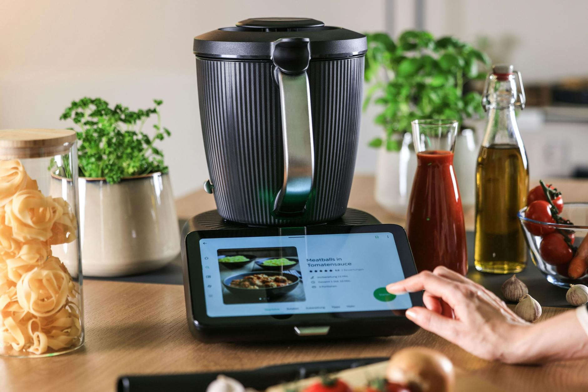 Ein Verkaufsrenner: Seit dem 7. April ist der neue Thermomix TM7 von Vorwerk auf dem Markt.