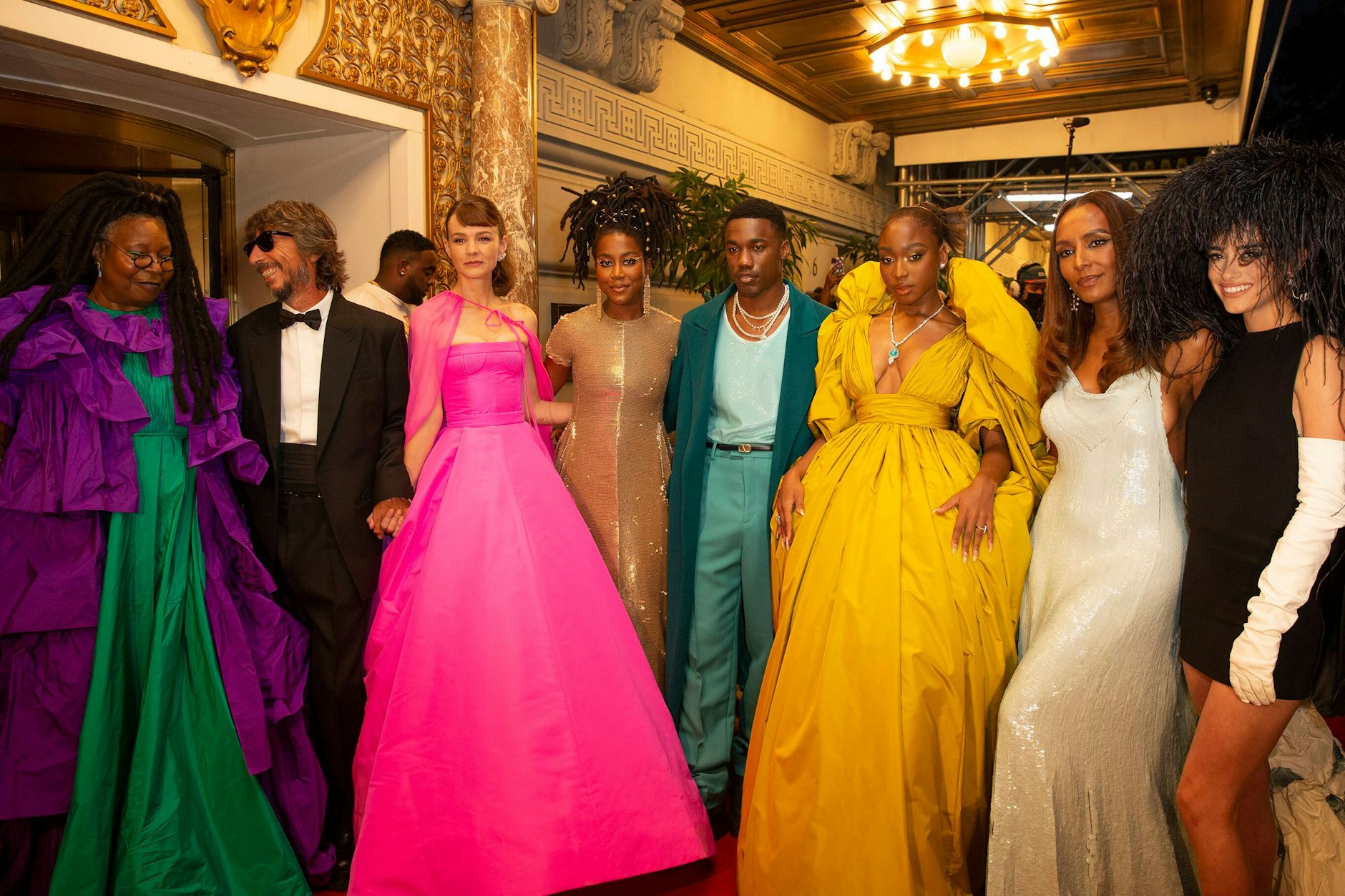 Der Designer auf der Met Gala 2021 zwischen Whoopi Goldberg und Carey Mulligan. Auf dem Roten Teppich waren seine Valentino-Roben stets heiß begehrt.