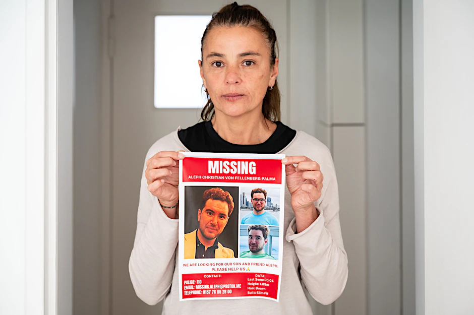 Marisol Palma Behnke verteilt in ganz Berlin Plakate, auf denen ihr am Ostersamstag verschwundener Sohn Aleph Christian von Fellenberg Palma zu erkennen ist.