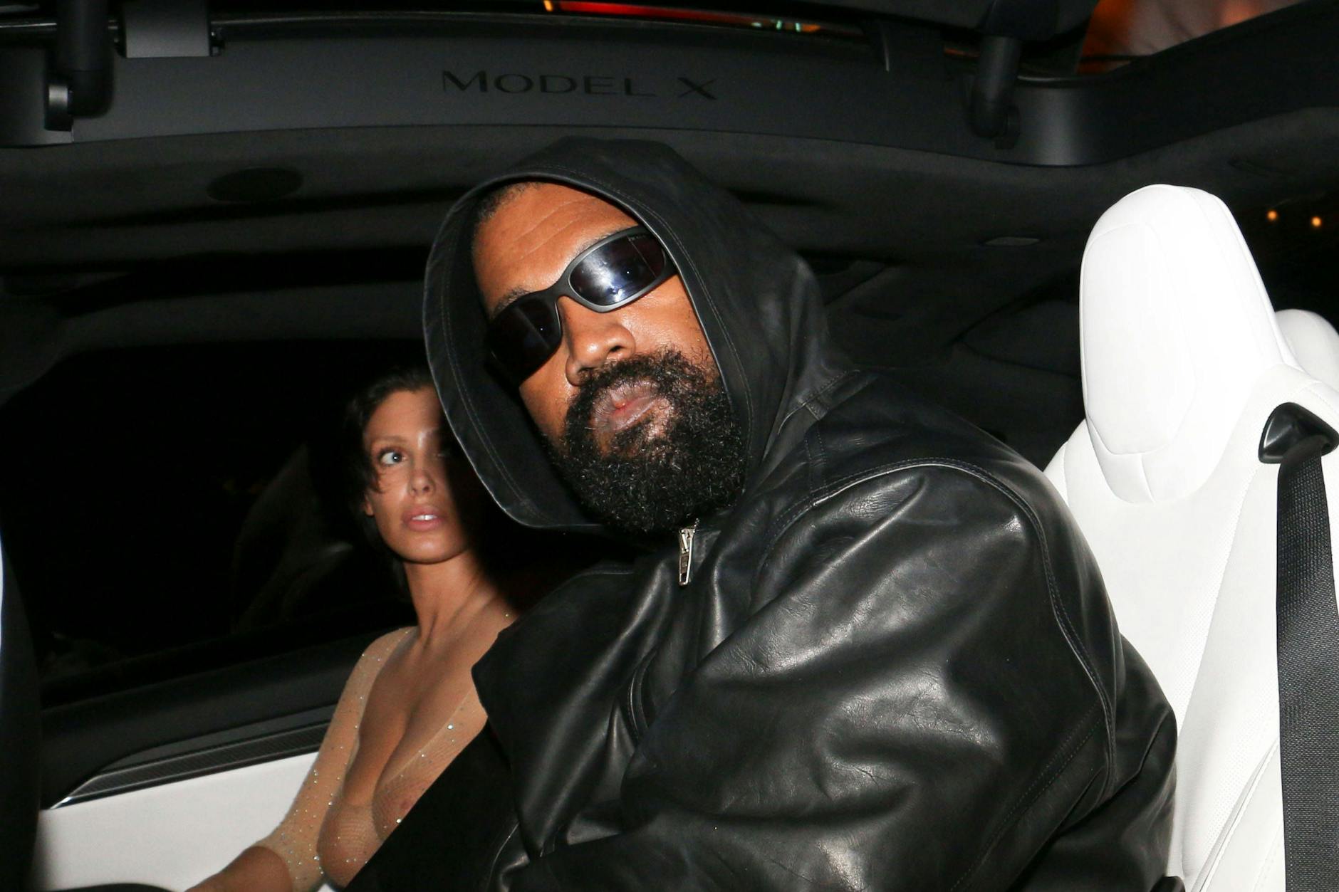 Darf man Kanye Wests Musik noch spielen? Berliner Radiosender haben darauf eine klare Antwort.