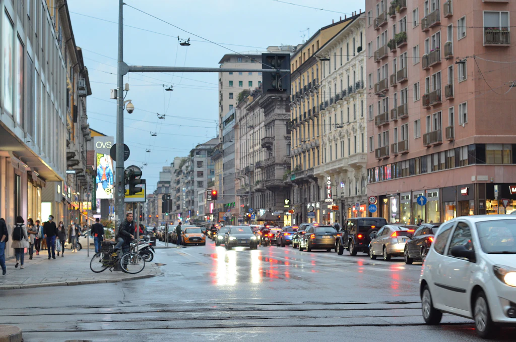 Italien verhängt Fahrverbote: So hoch ist die Strafe für Urlauber!