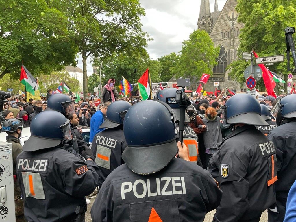 Nakba-Gedenktag in Berlin: Demo aufgelöst, schwerverletzter Polizist, Dutzende Festnahmen