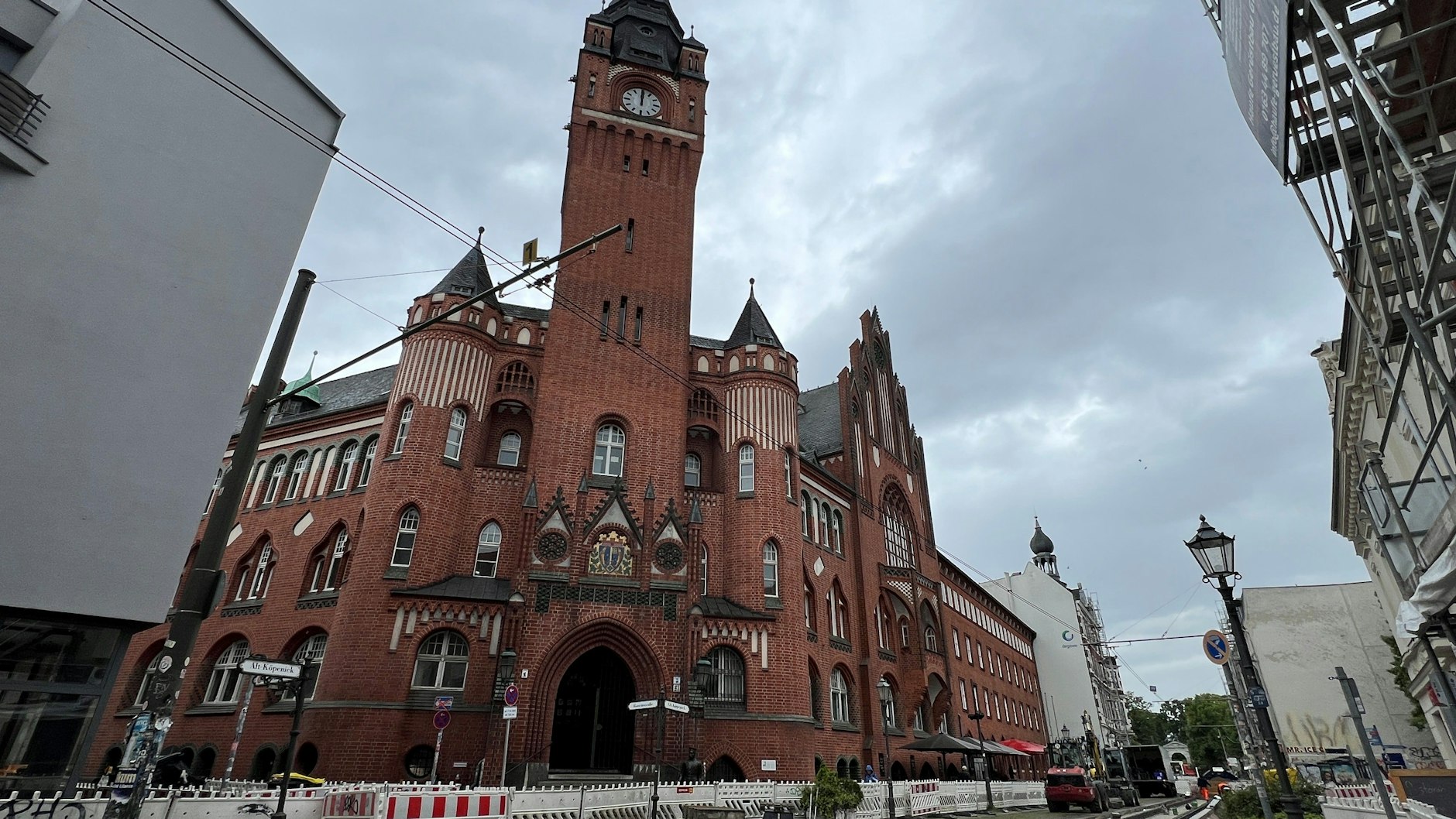 Schöne Backsteingotik und jetzt wieder begehbar. Das Rathaus Köpenick ist endlich fertig saniert.