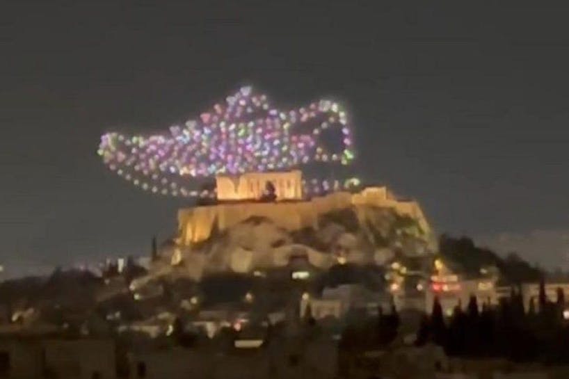 Eine Adidas-Lichtshow mit Drohnen über der Akropolis hat in Griechenland Empörung ausgelöst.