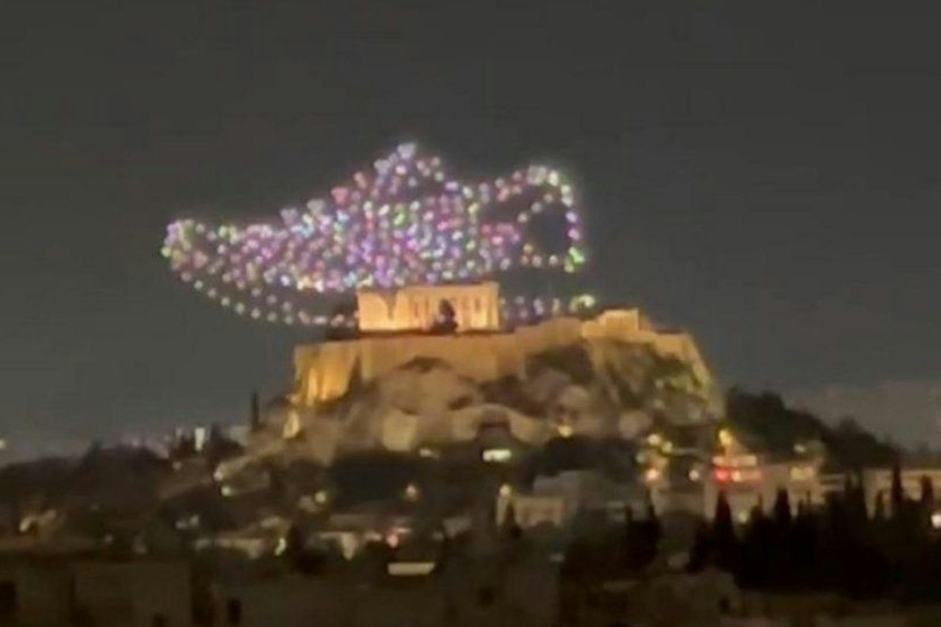 Eine Adidas-Lichtshow mit Drohnen über der Akropolis hat in Griechenland Empörung ausgelöst.