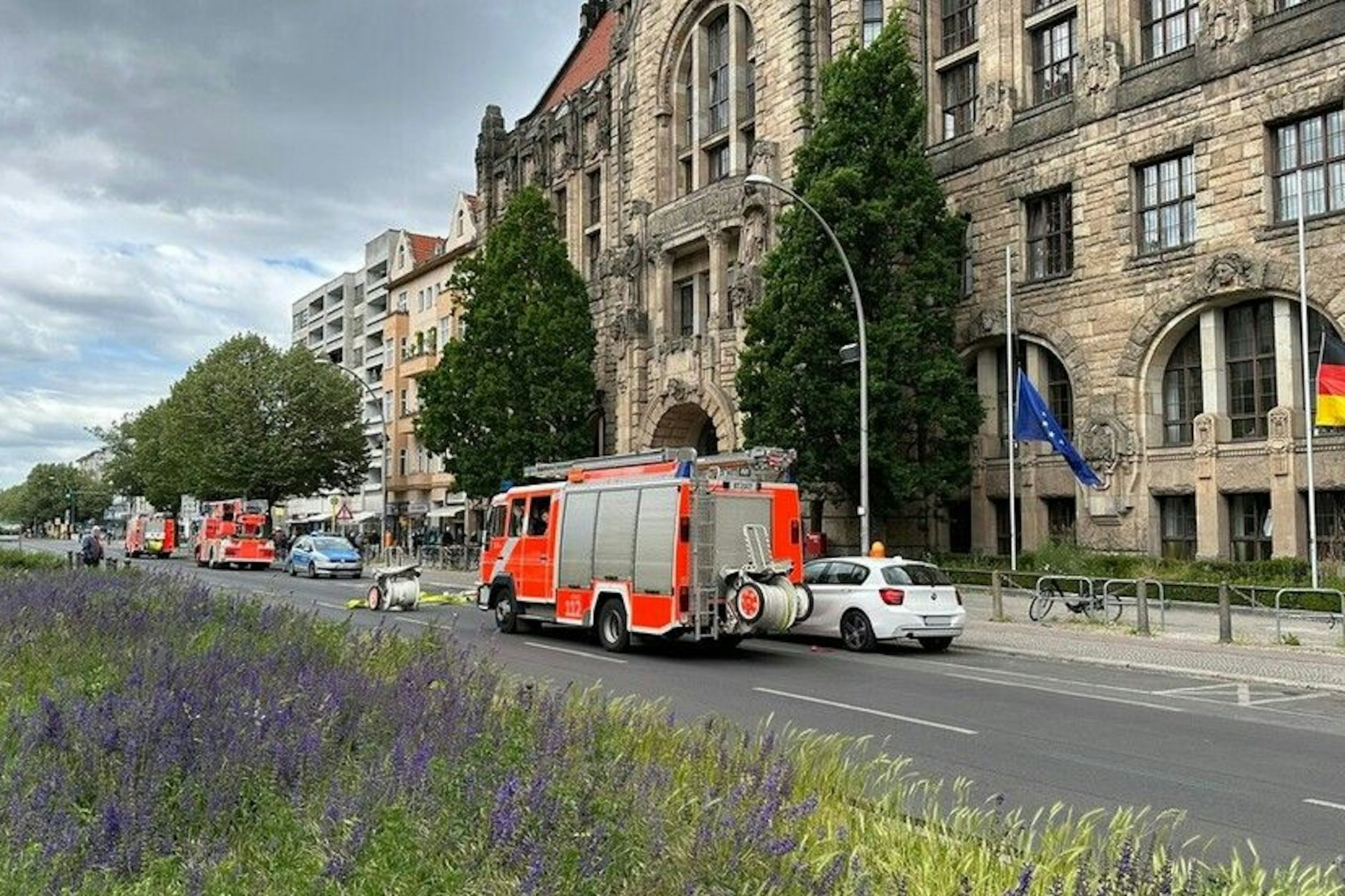 Der Einsatz am Donnerstag vor dem Rathaus in Charlottenburg