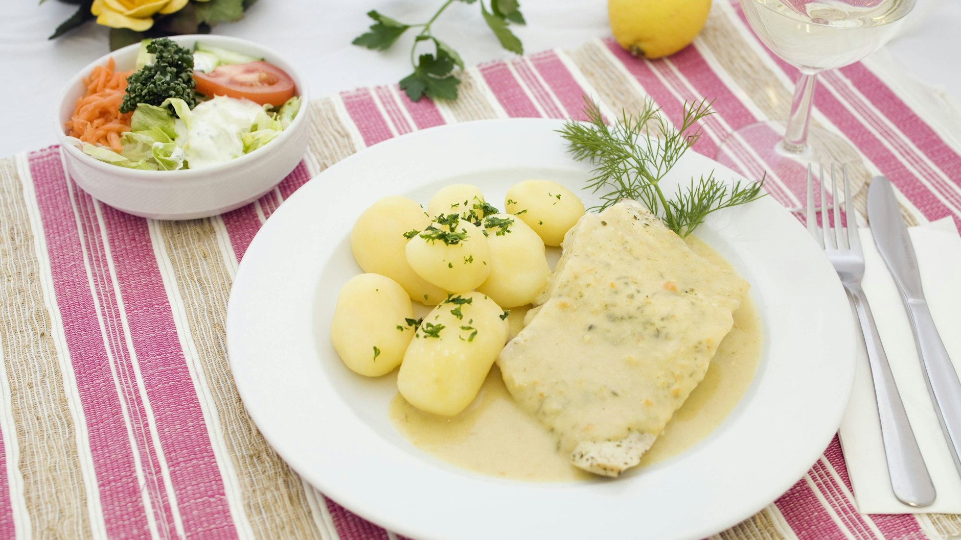 Grüner Heringe in Senfsoße schmeckt nach DDR. Man kann aber auch andere Fischsorten wie Seelachs nehmen für das Rezept.