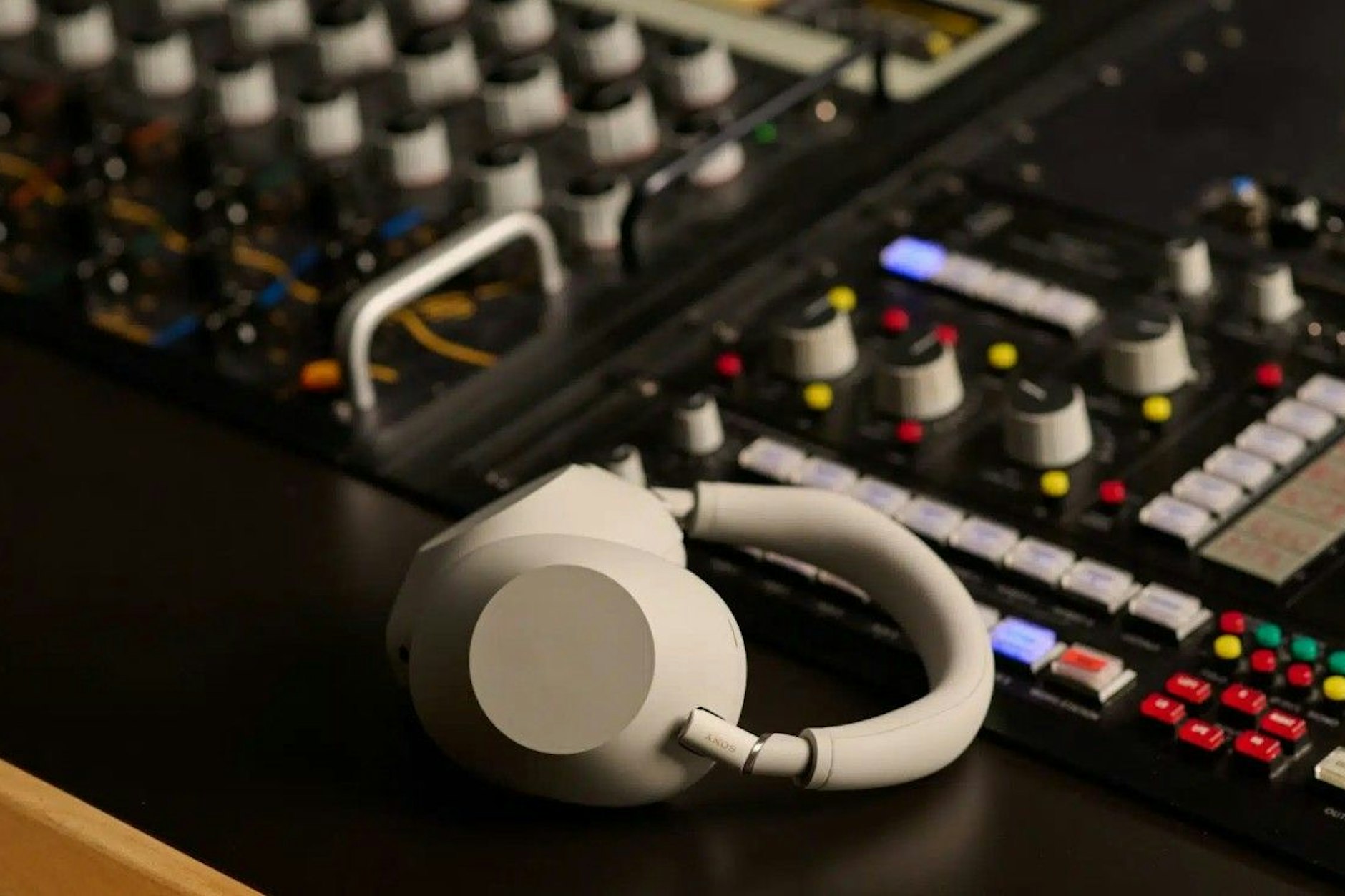 Was kann der Sony Kopfhörer WH-1000XM6 wirklich? Im Test überzeugt er.