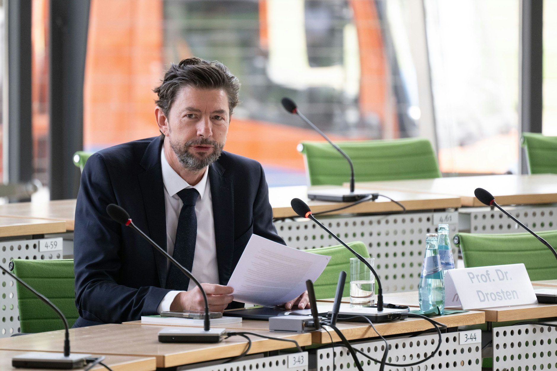 Christian Drosten, Virologe, nimmt an einer Sitzung des Landtags-Untersuchungsausschusses im Plenum teil.