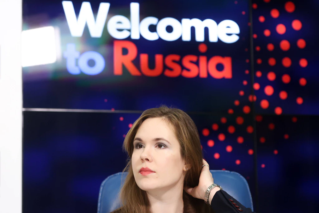Alman blog yazarı Alina Lipp ve Thomas Röper hedefliyor