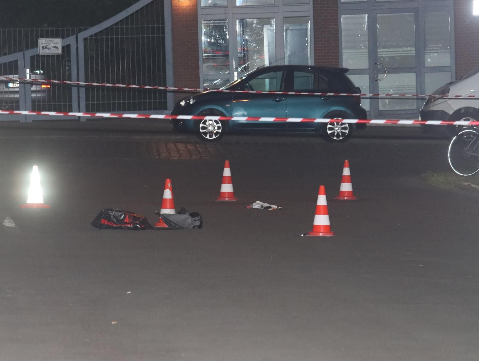 „Wir sind absolut fassungslos“: Mann sticht Polizisten in den Hals - Polizei nennt Details