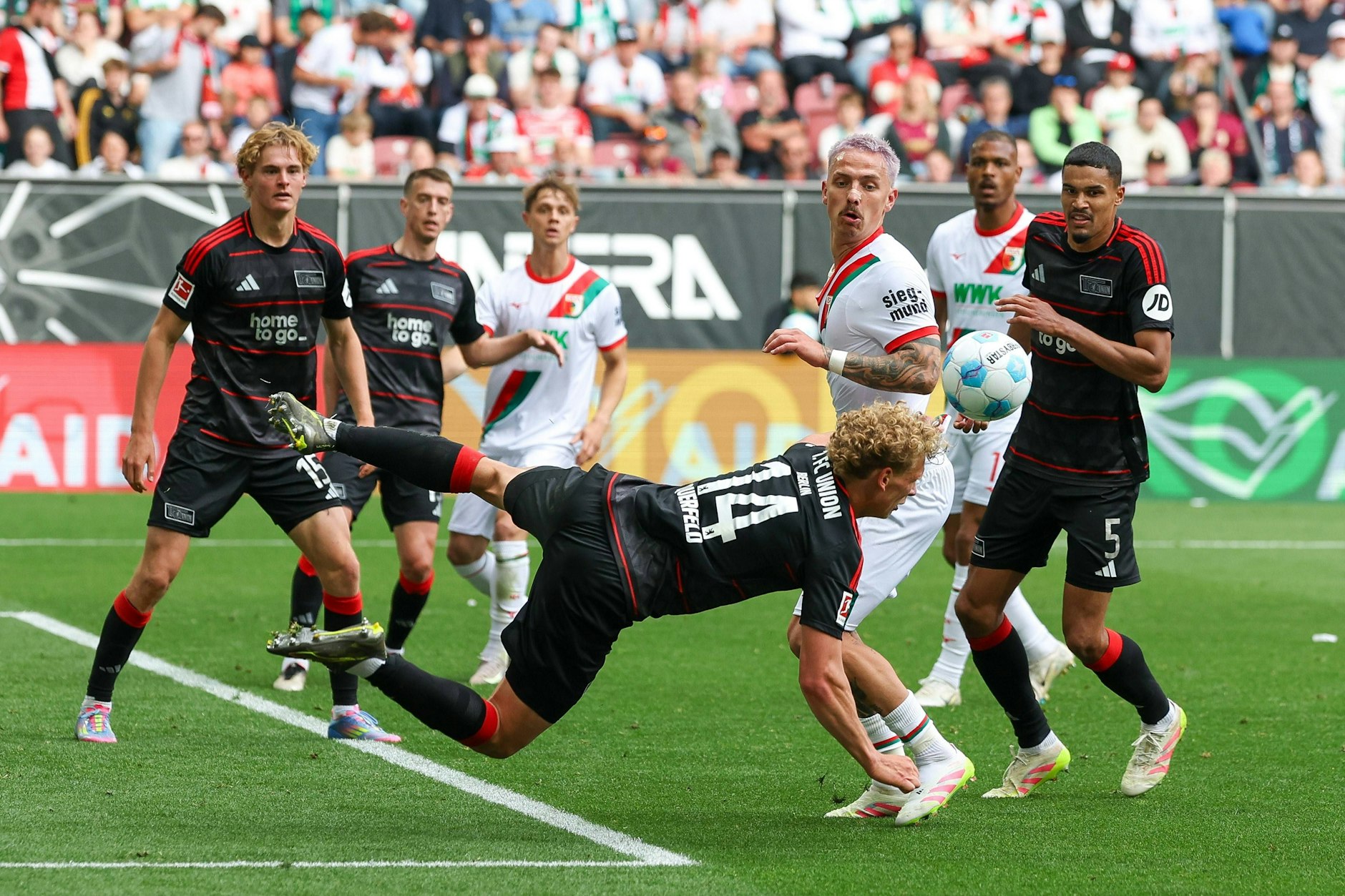 Drunter und drüber ging es beim 1. FC Union in der Abwehr beim Spiel in Augsburg. Besonders in der ersten Halbzeit leisteten sich die Eisernen zu viele Fehler.