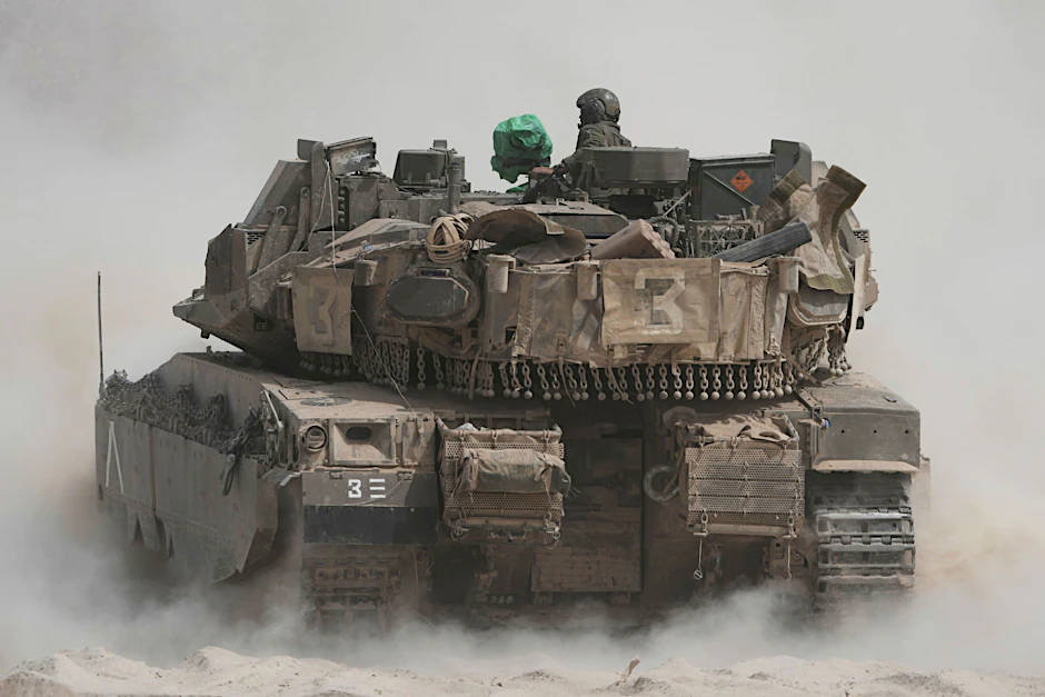 Israelische Panzer rücken in den Gazastreifen vor.