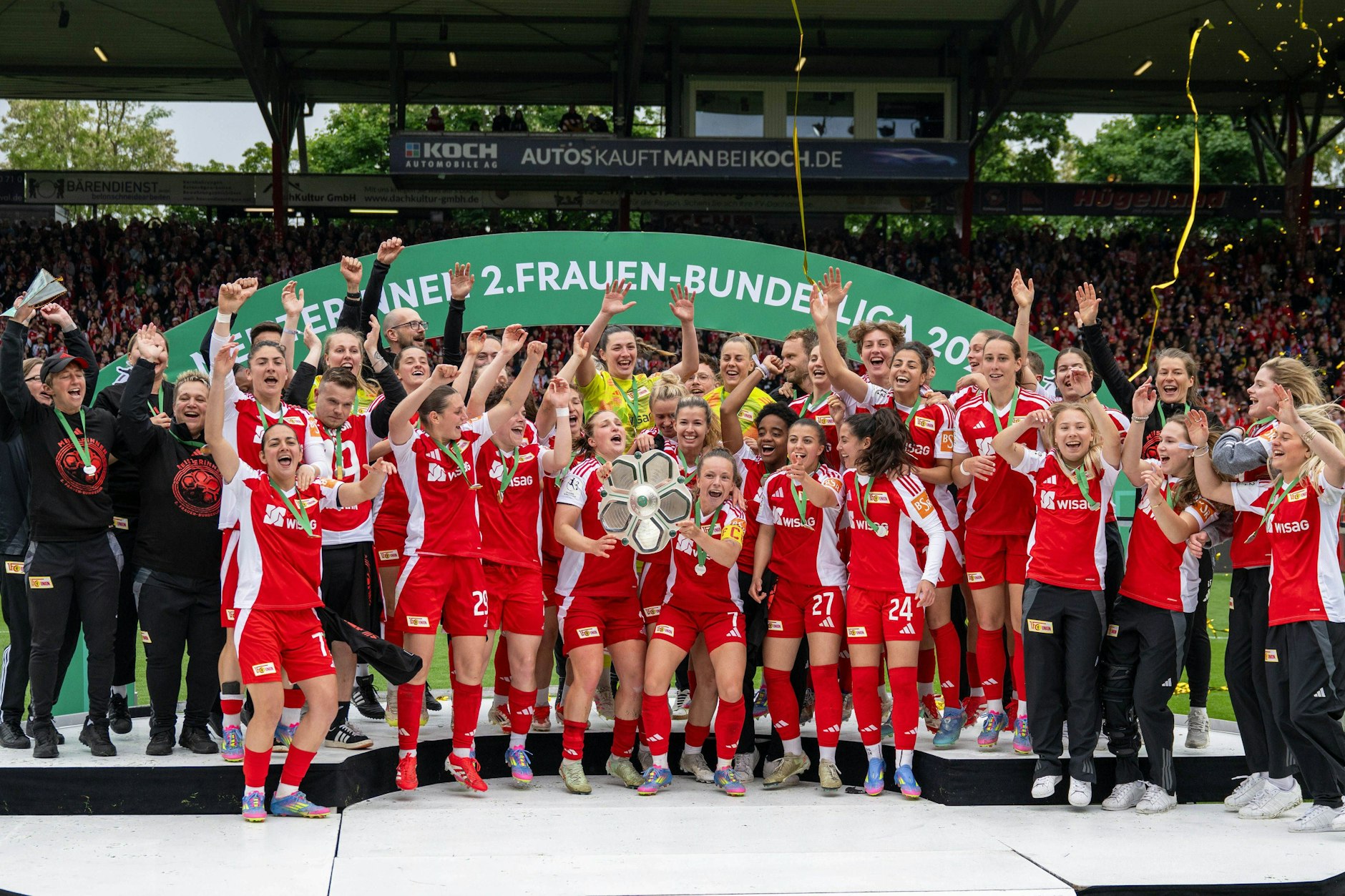 Die Frauen des 1. FC Union krönen sich gegen Gütersloh zum Meister der Zweiten Liga und feiern den Bundesliga-Aufstieg.