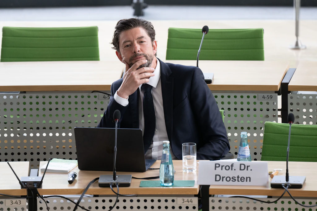 Wieder vor Gericht: Corona-Virologe Drosten als „Verbrecher“ beschimpft