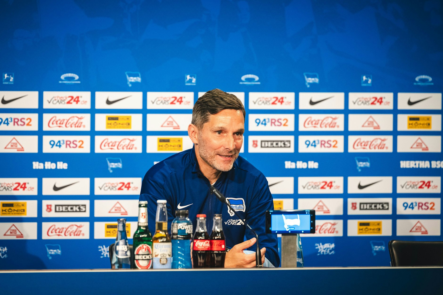Herthas Trainer Stefan Leitl kündigte nach dem 1:1 gegen Hannover 96 eine Aussprache am Montag an.