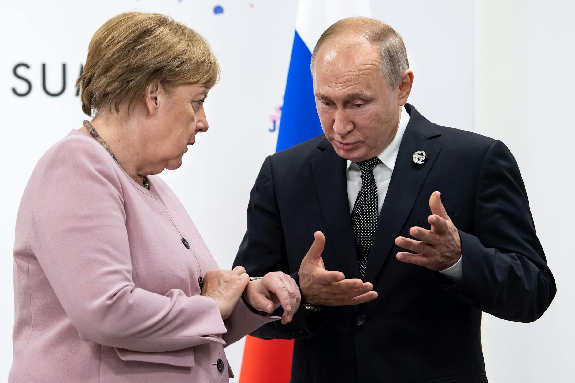 Angela Merkel (CDU) traf während ihrer Amtszeit mehrmals auf den russischen Präsidenten Wladimir Putin.