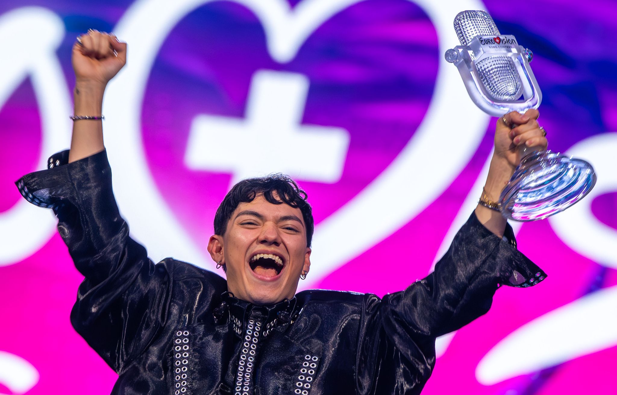 Mit diesem Muskel-Trick gewinnt Österreich den Eurovision Song Contest!