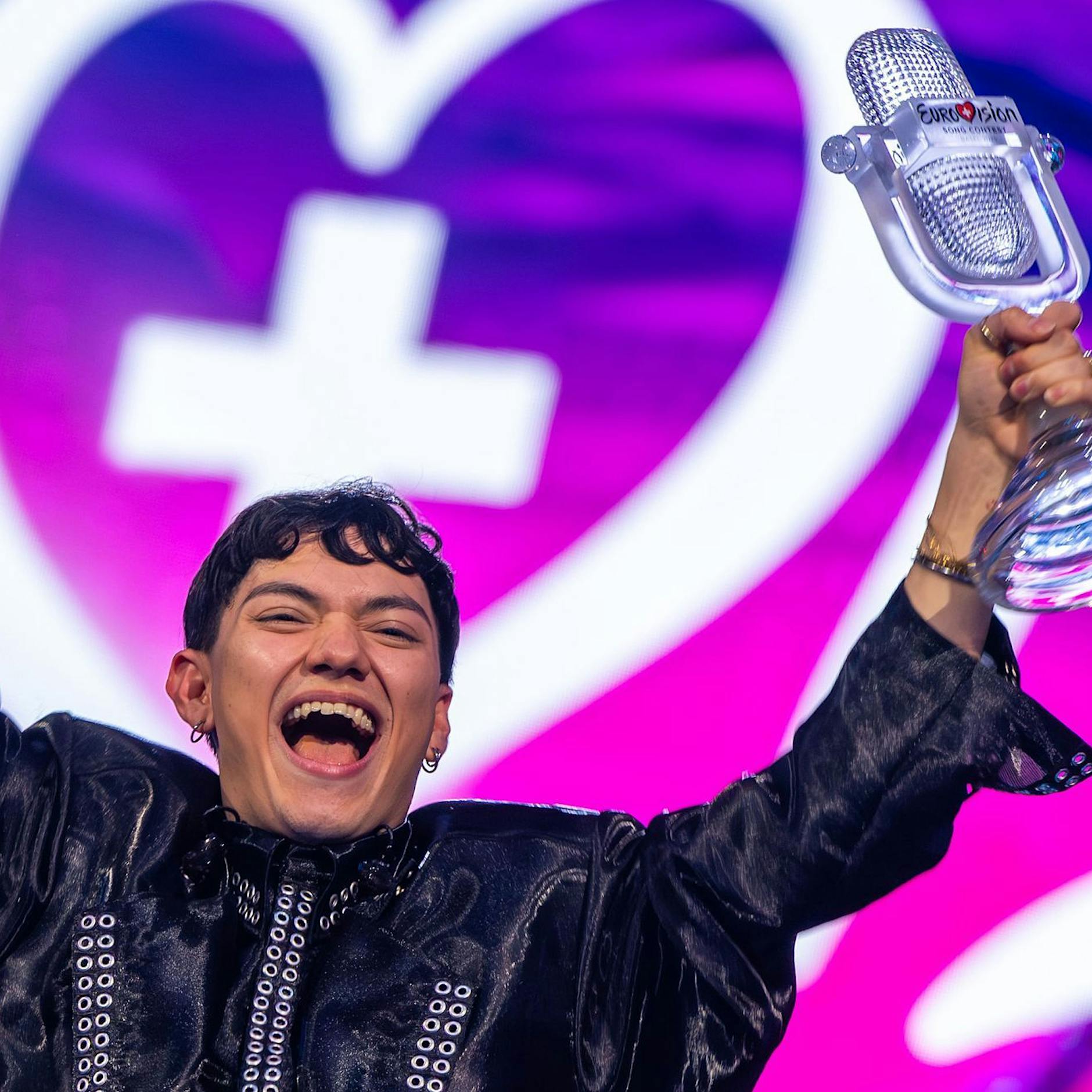 Mit diesem Muskel-Trick gewinnt Österreich den Eurovision Song Contest!